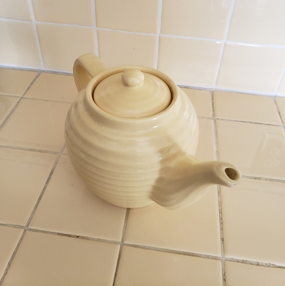 Bauer Pottery Tea Pot - Picture 5 of 5
